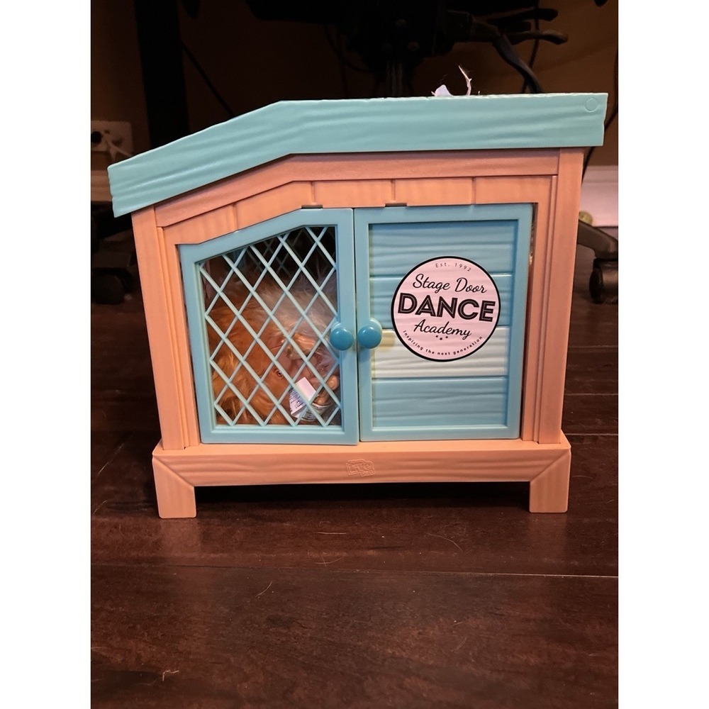 Little Live Pets Mama Surprise Guinea Pig Cage & 3 Guinea Pigs. Lights Up Works